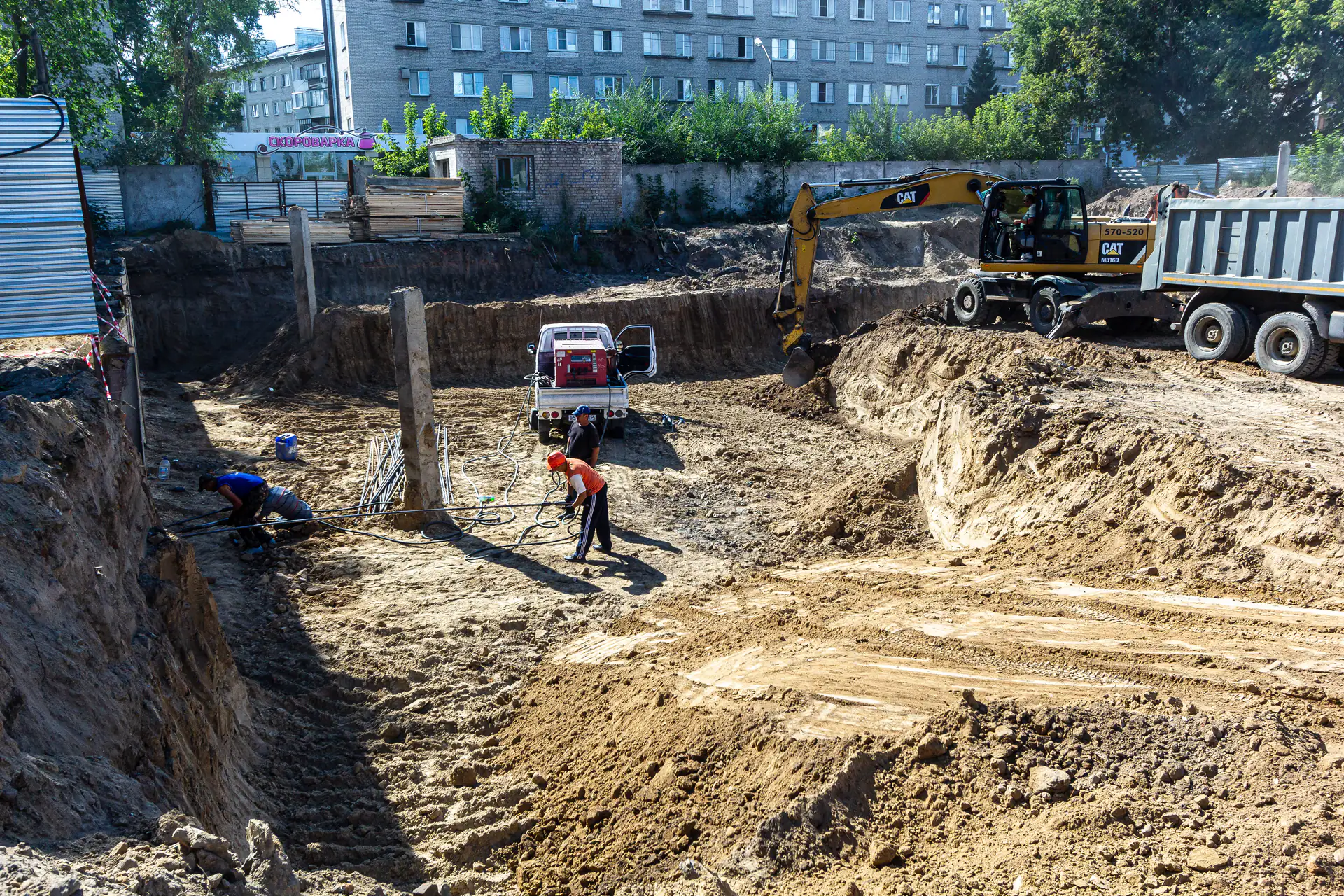 август, 2022