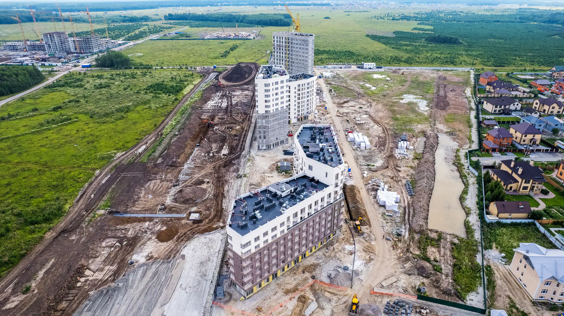 август, 2022