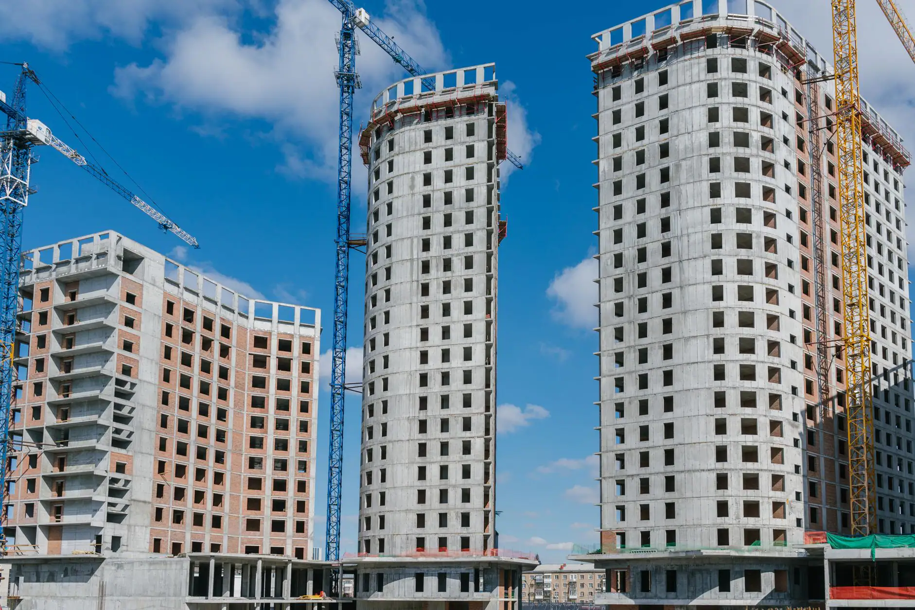 апрель, 2025