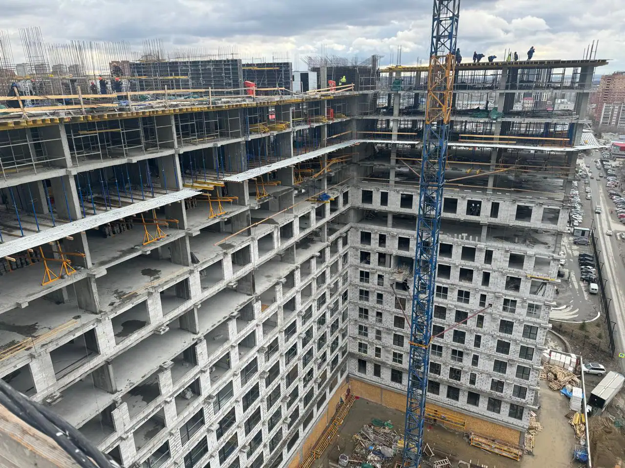 апрель, 2024