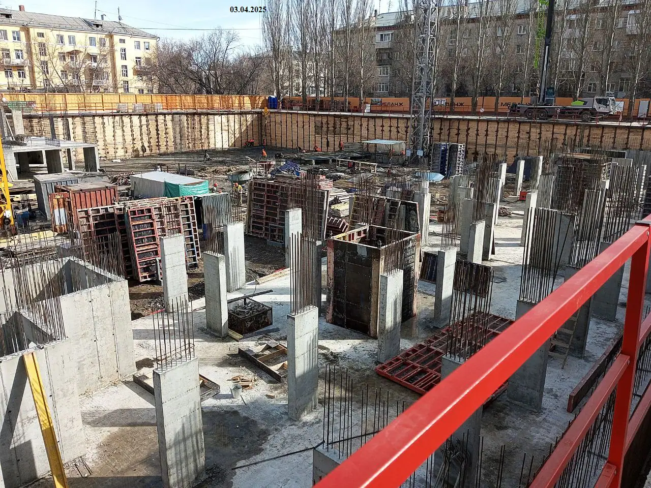 апрель, 2025