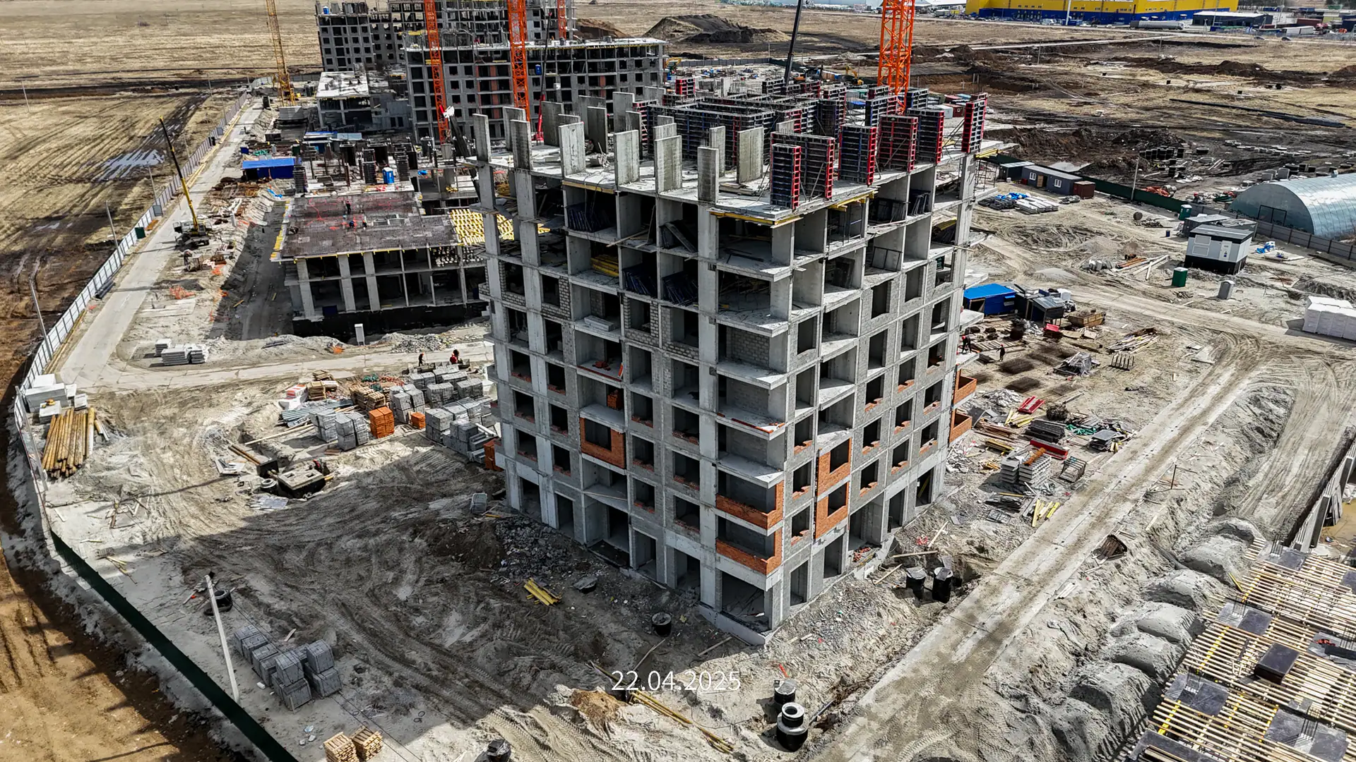 апрель, 2025