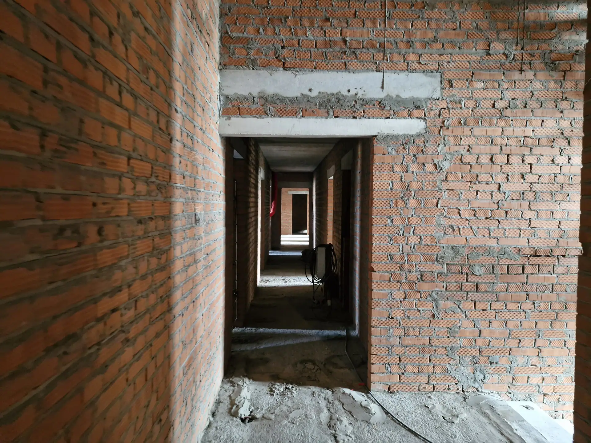 апрель, 2025