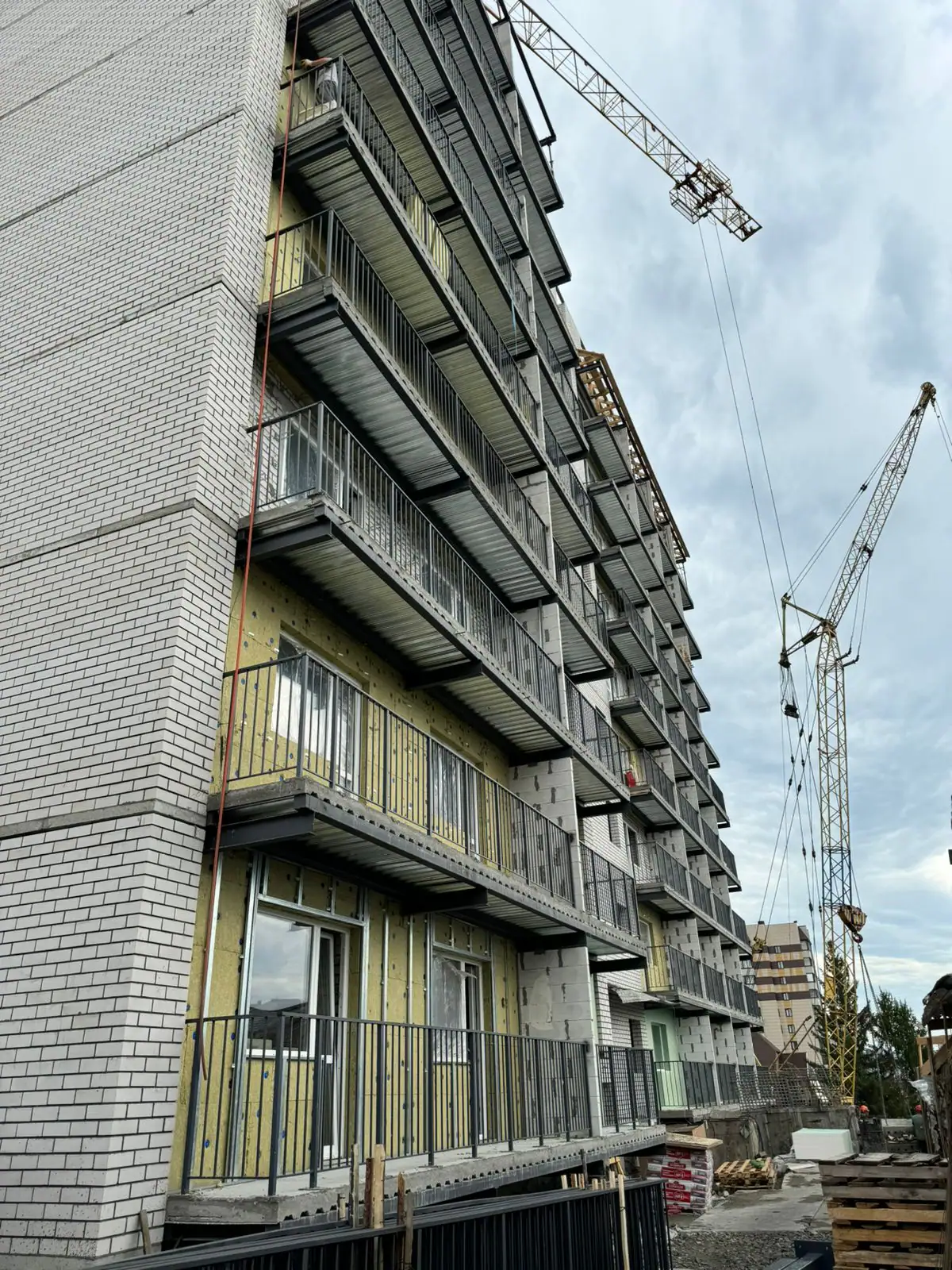 август, 2024
