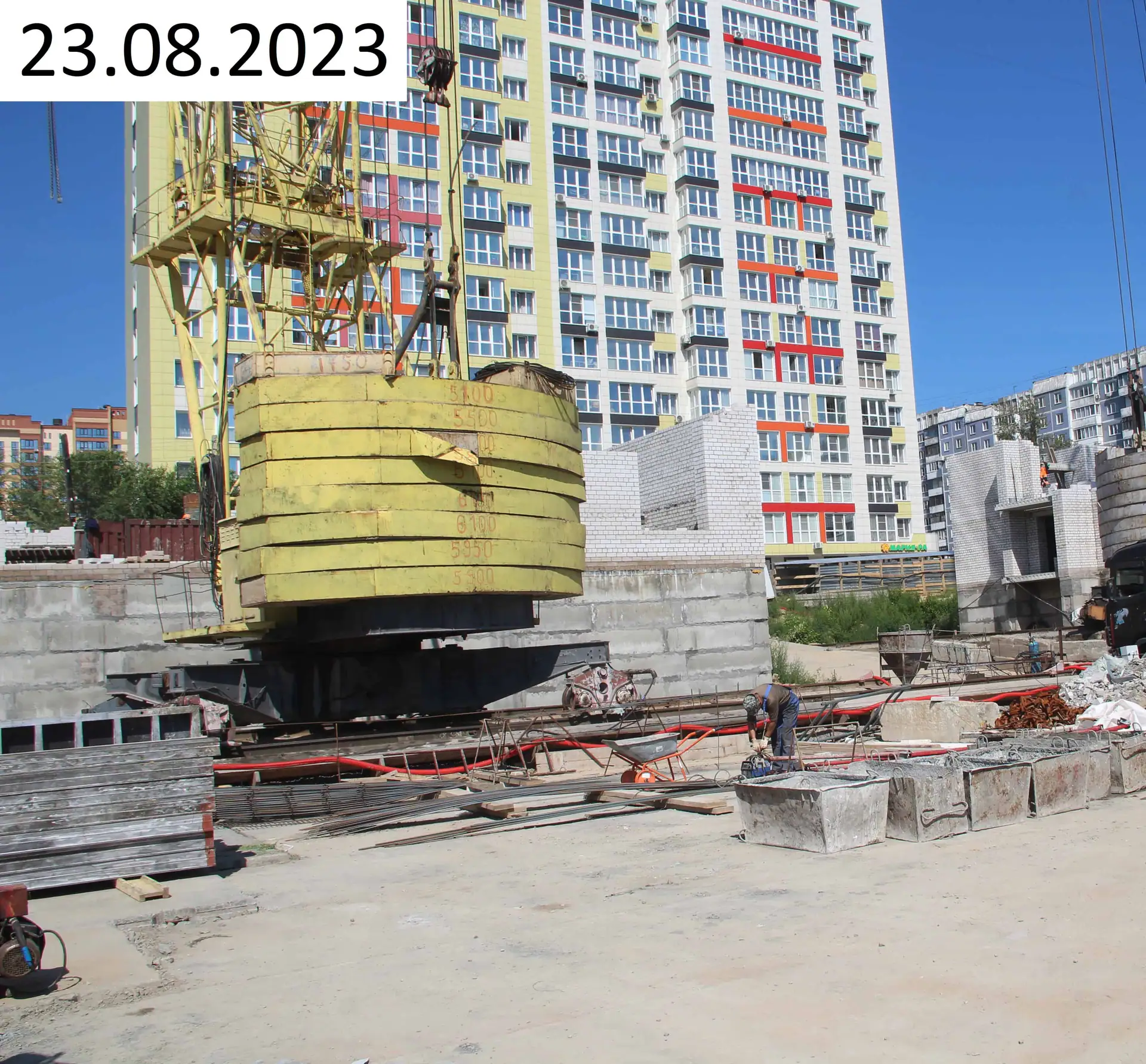 август, 2023