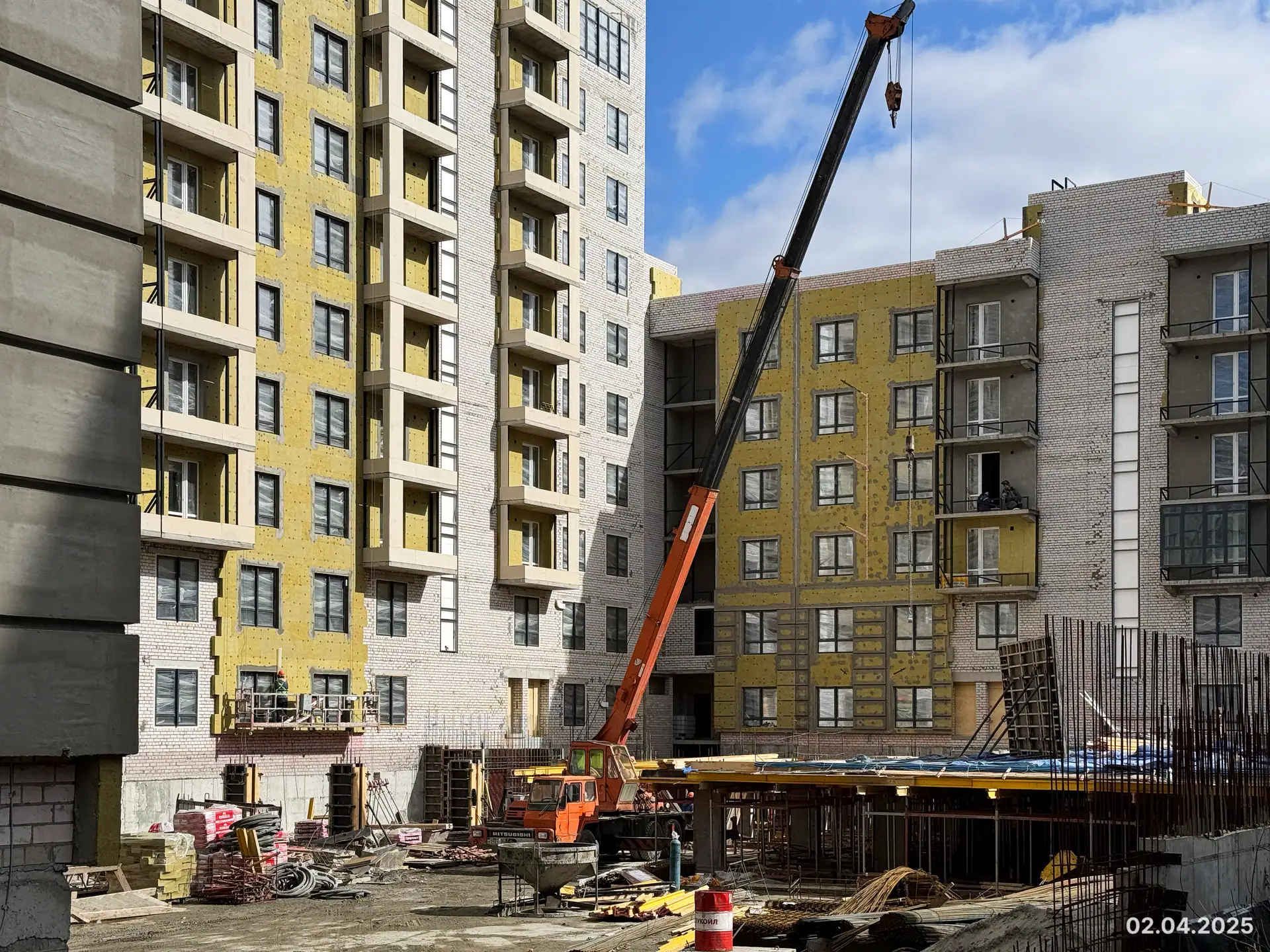 апрель, 2025