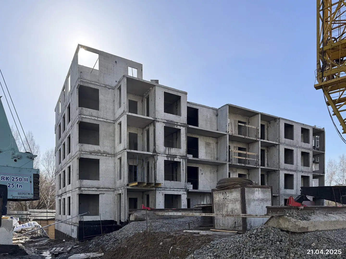 апрель, 2025