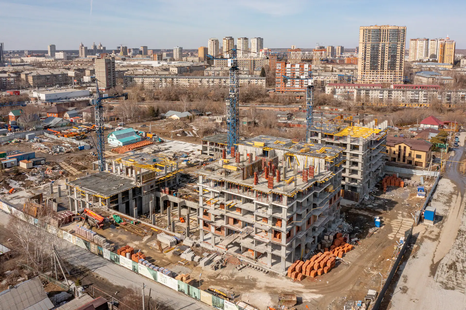 апрель, 2025