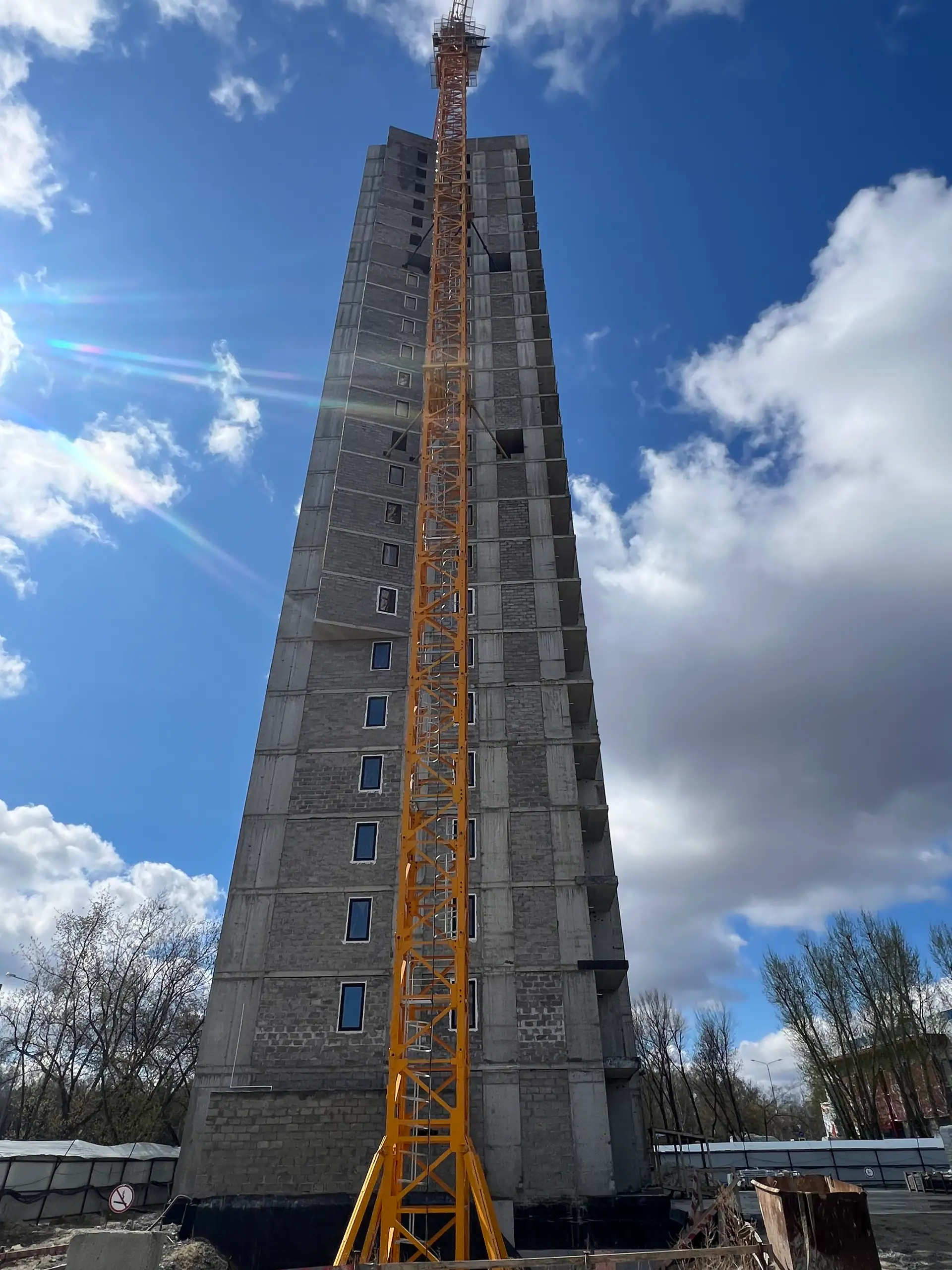 апрель, 2025