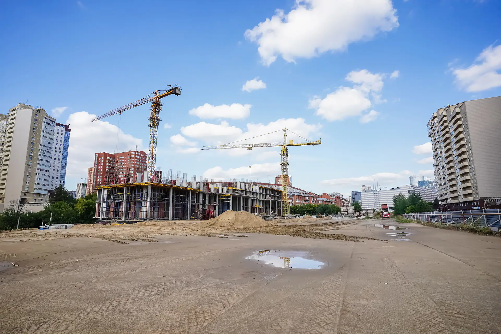август, 2023