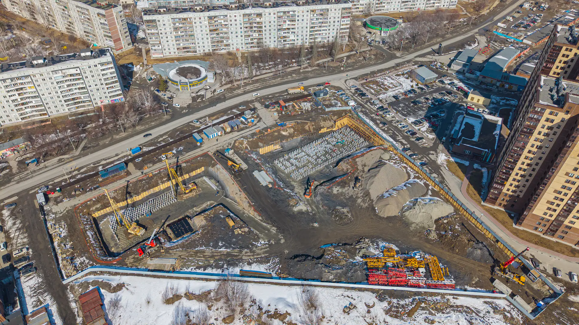 апрель, 2025