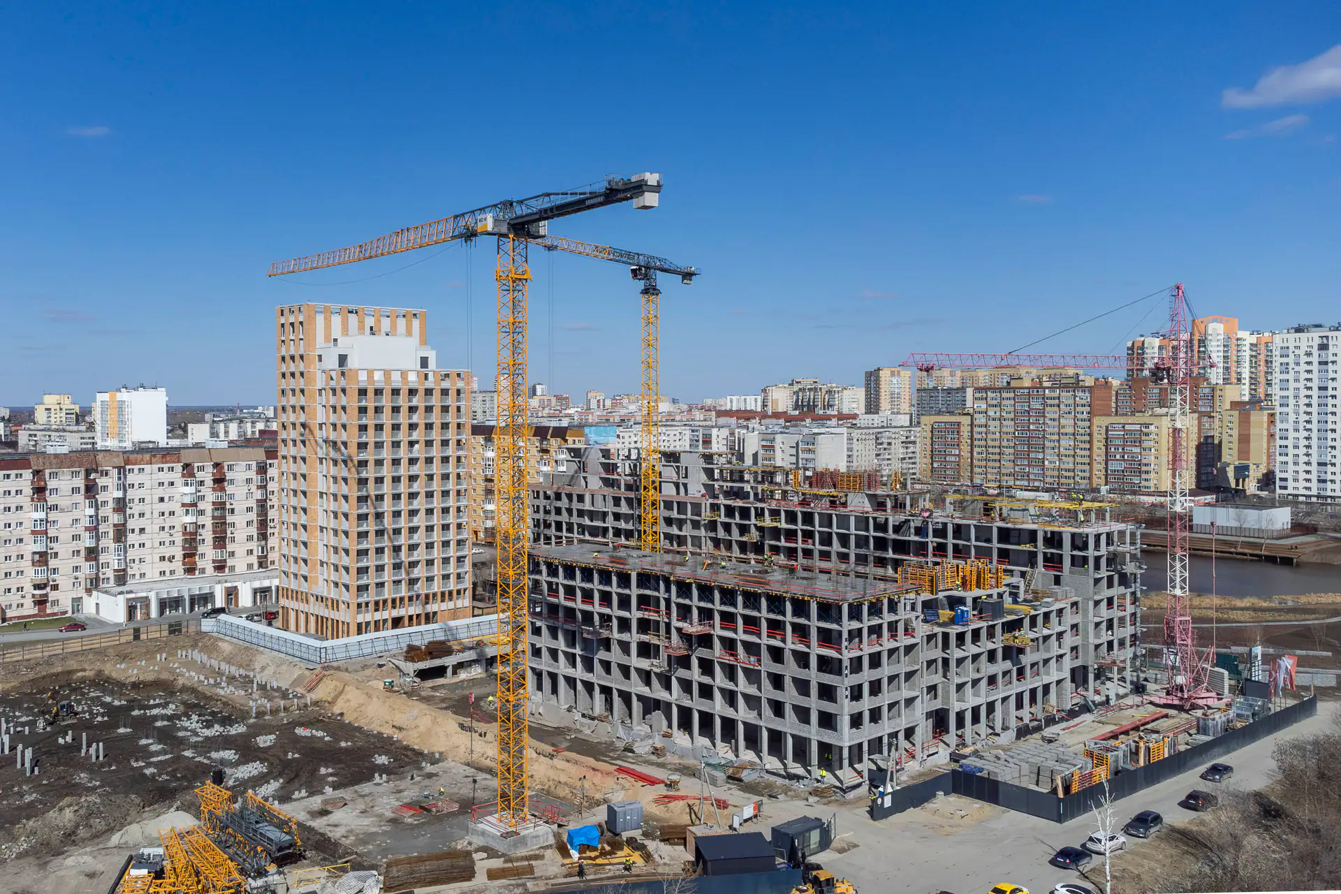 апрель, 2025