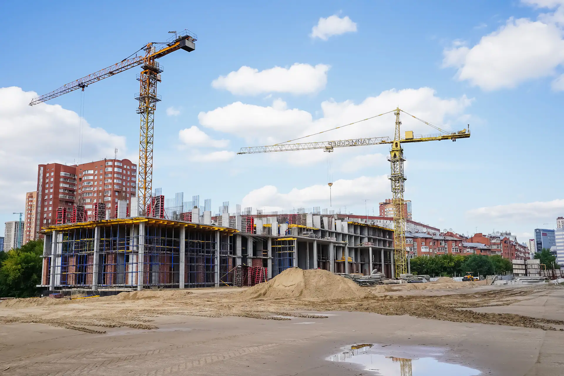август, 2023