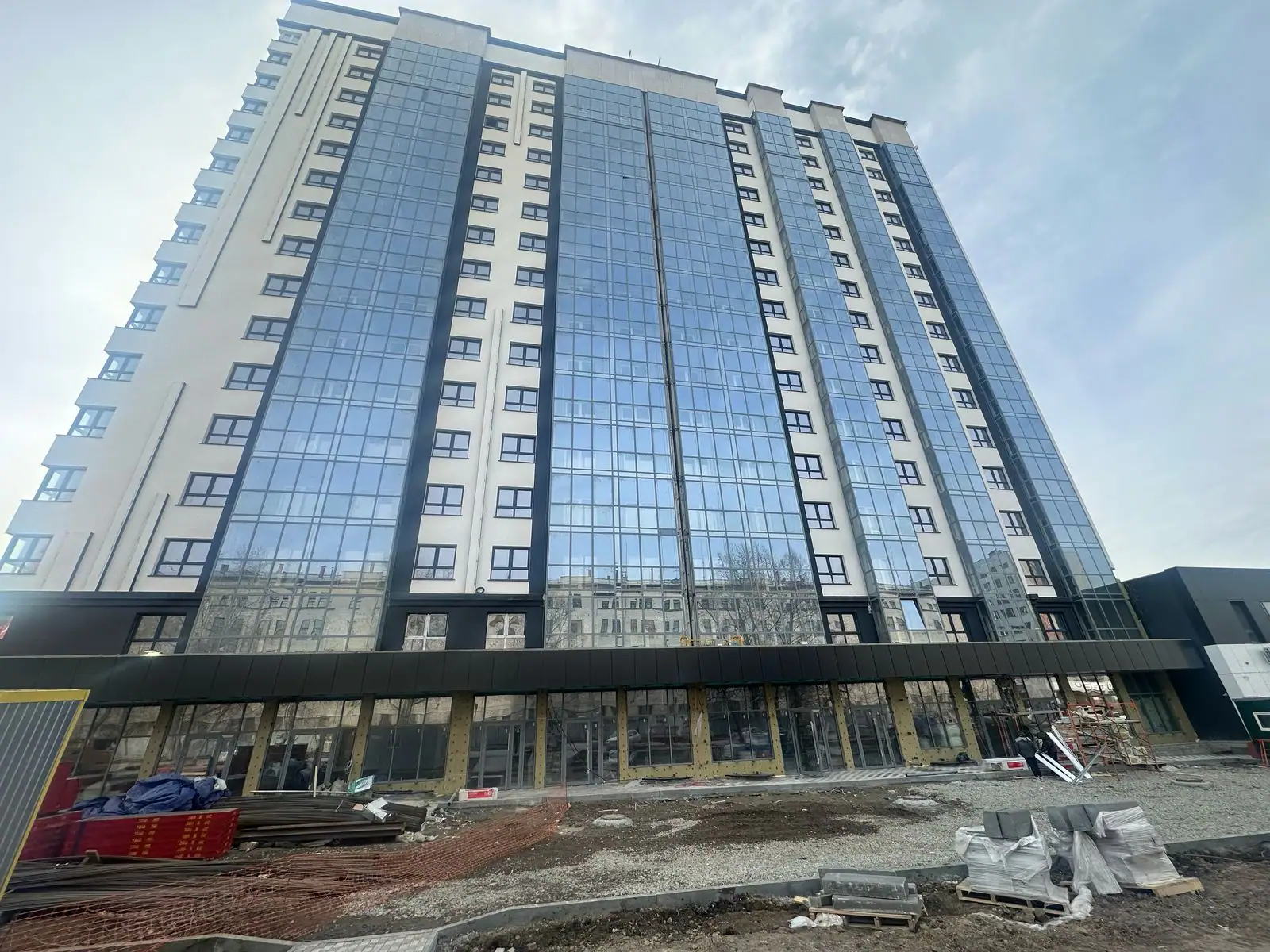 апрель, 2025