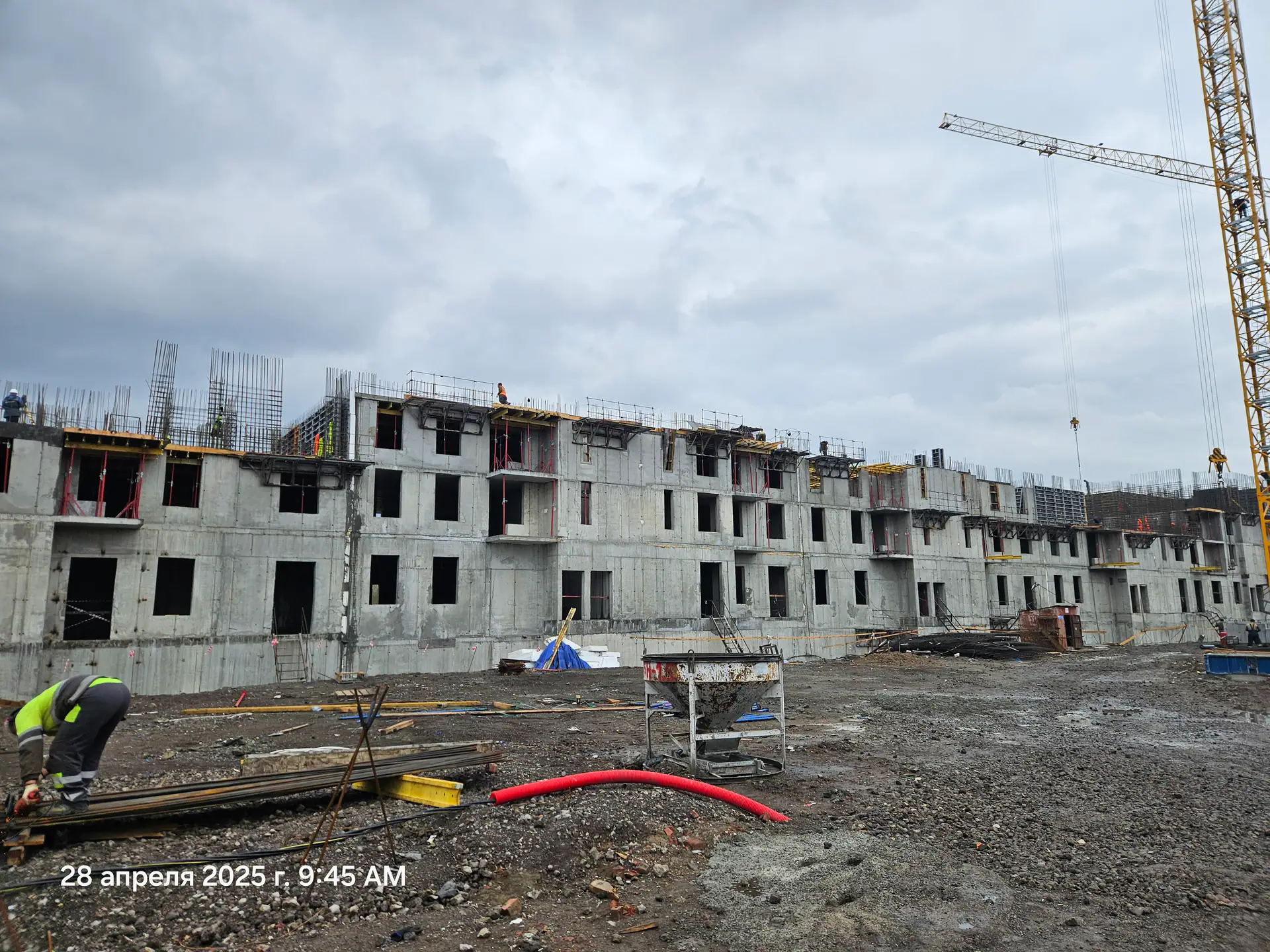 апрель, 2025