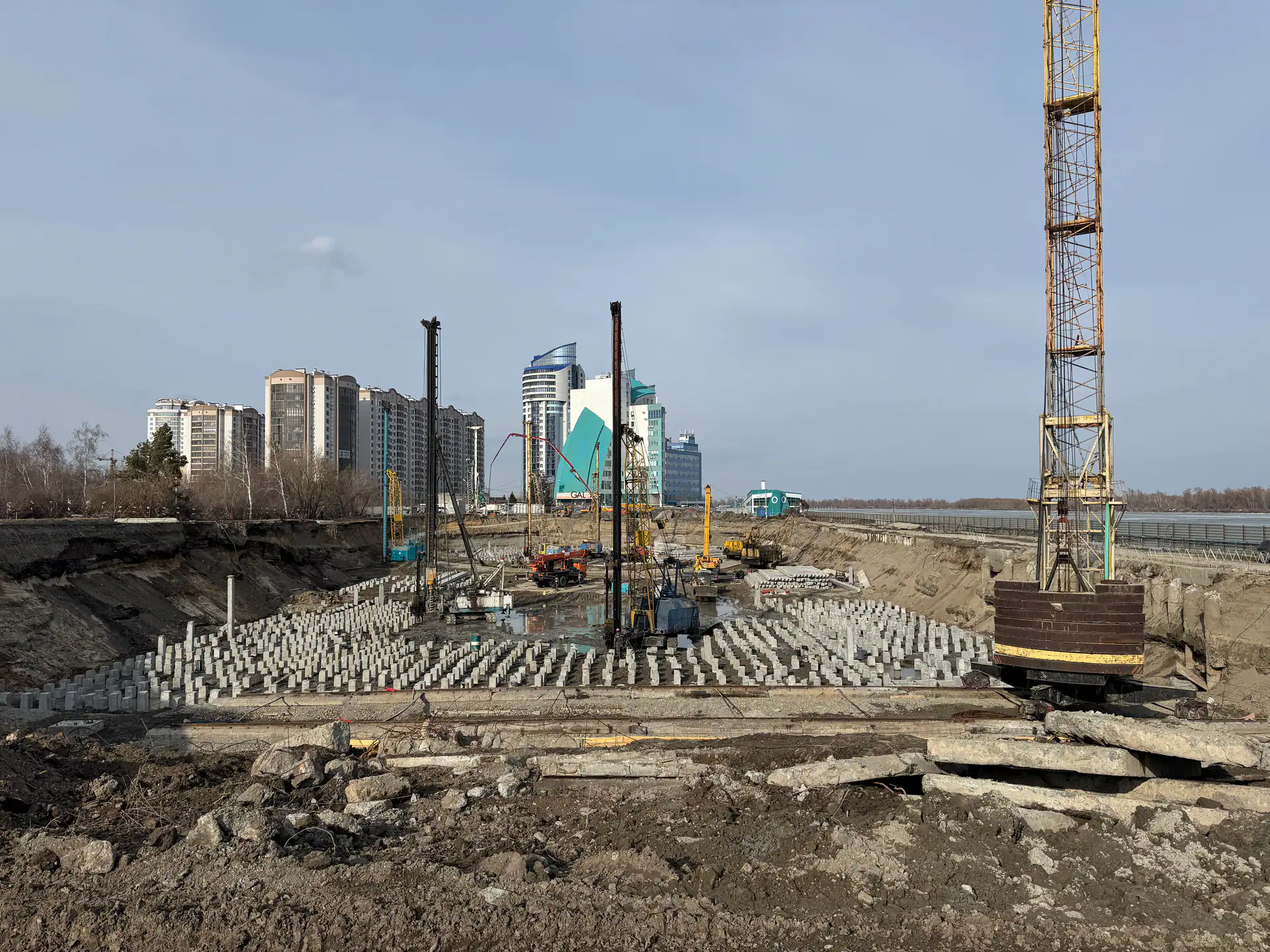 апрель, 2025