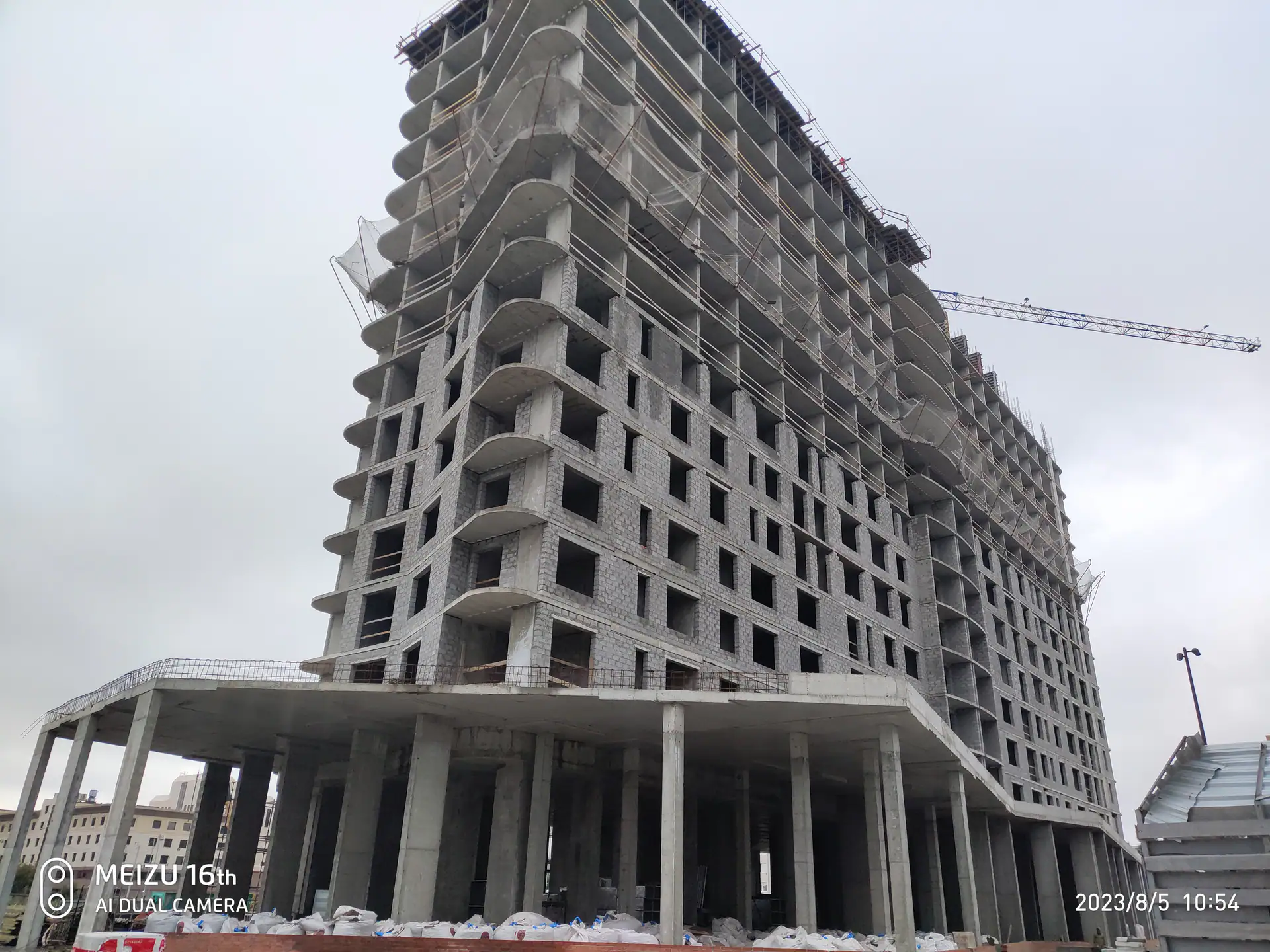 август, 2023