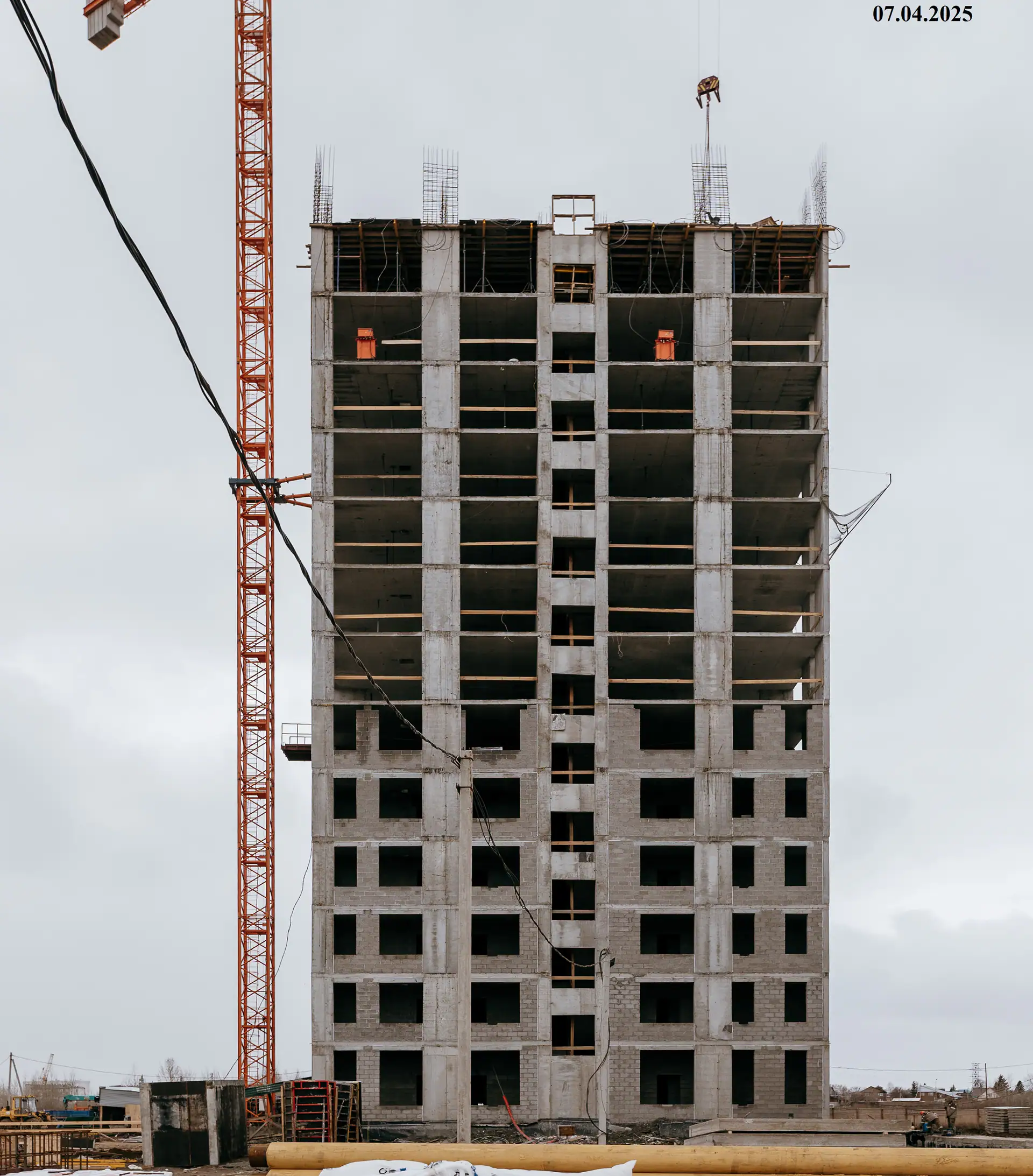 апрель, 2025