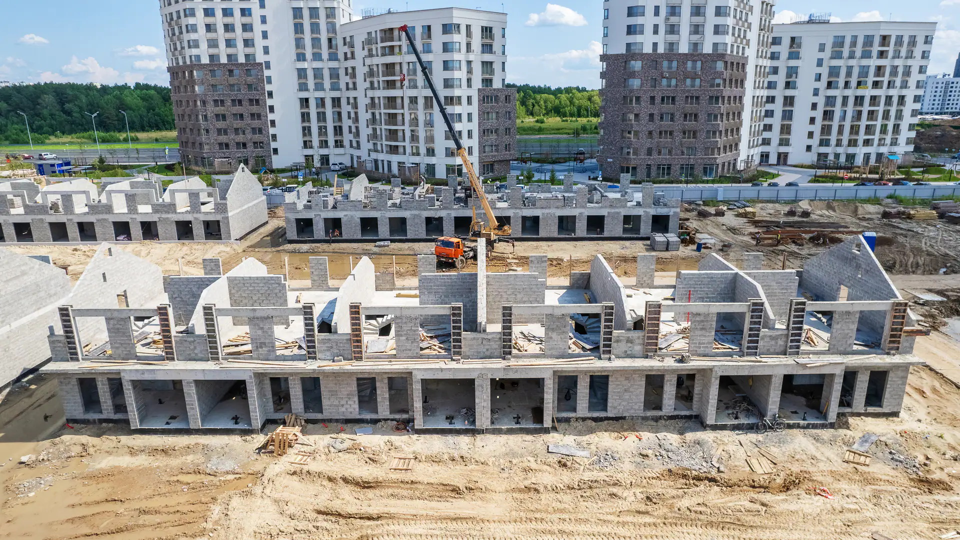 август, 2023