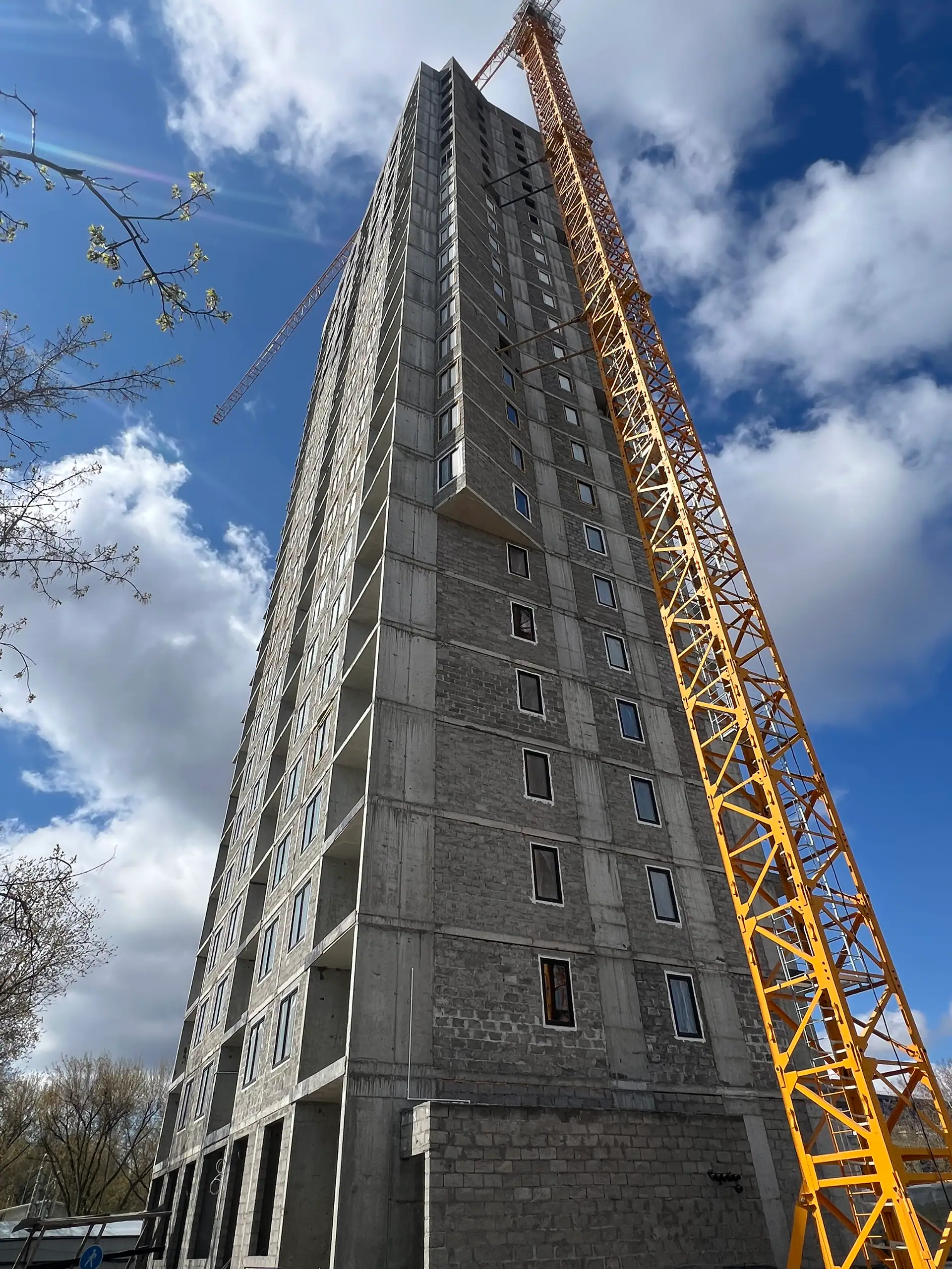 апрель, 2025
