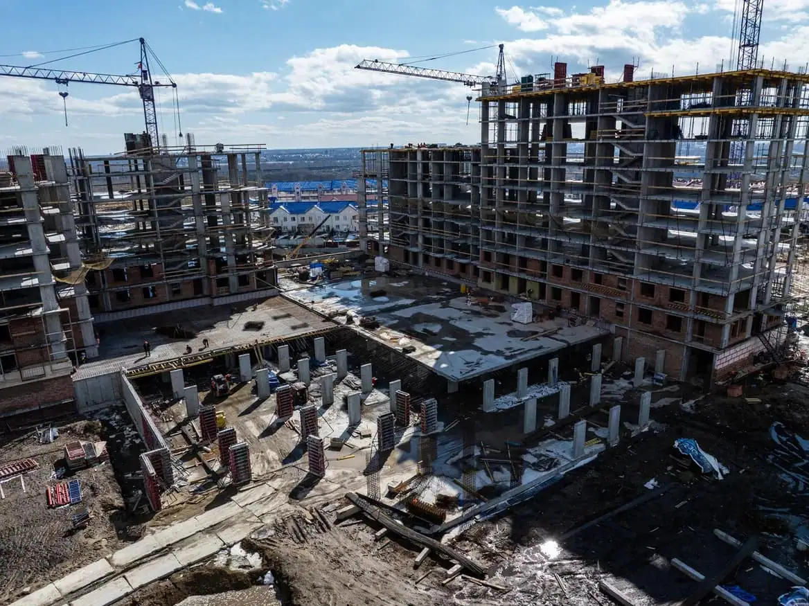 апрель, 2025