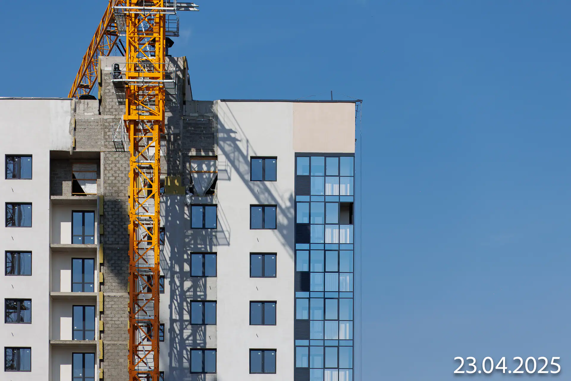 апрель, 2025