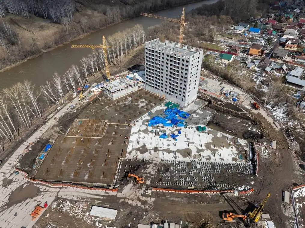 апрель, 2025