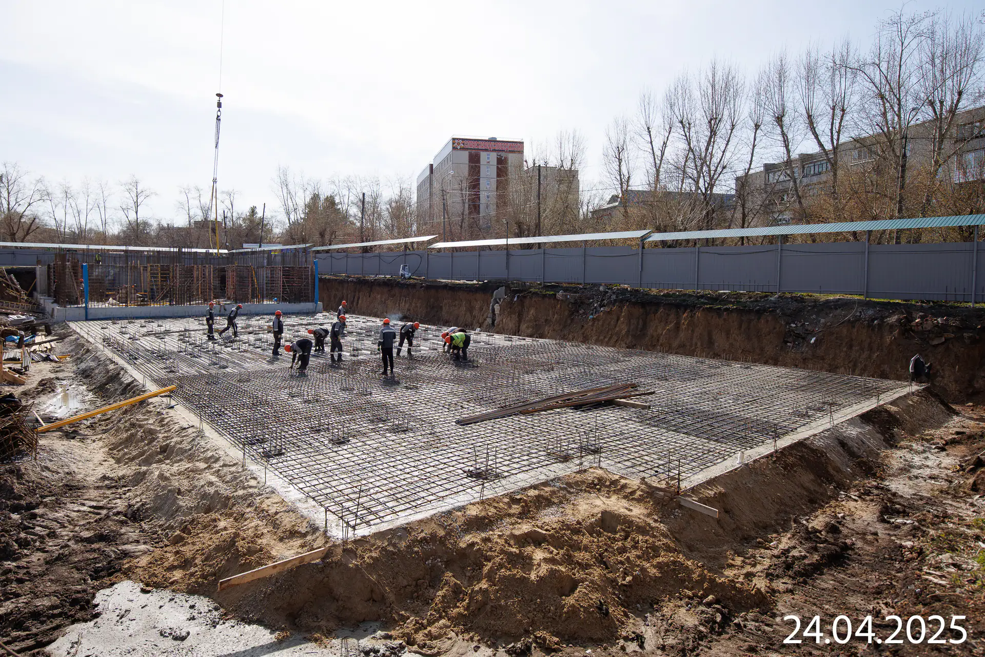 апрель, 2025