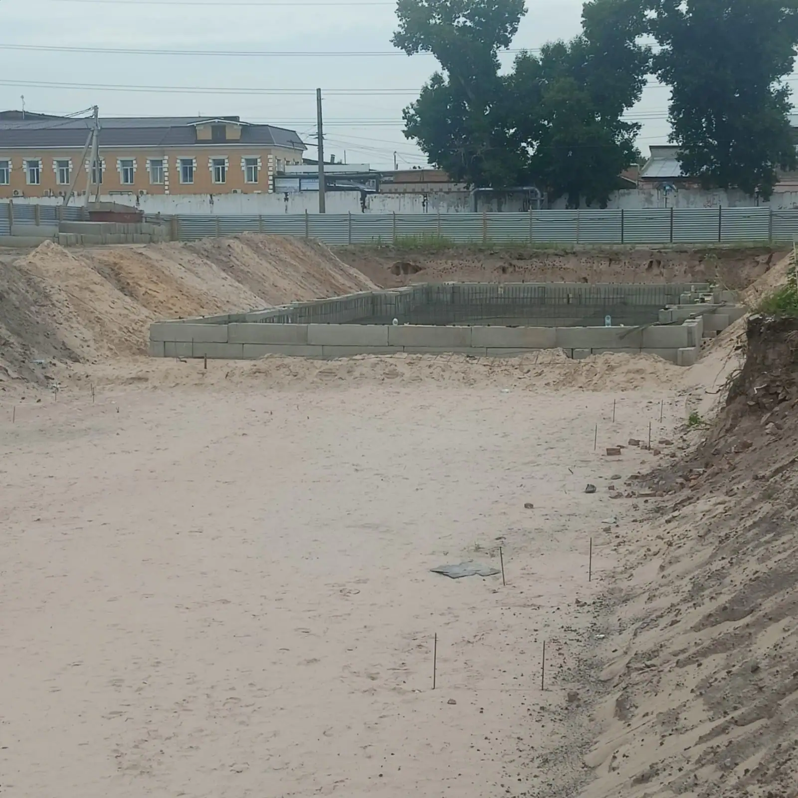 август, 2023