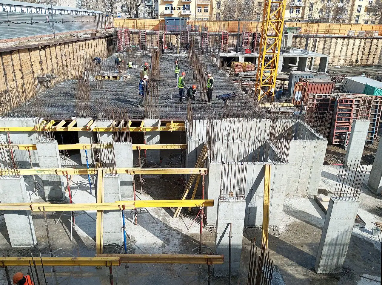 апрель, 2025