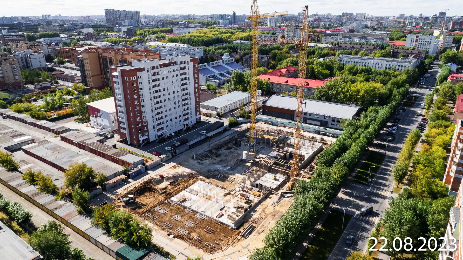 август, 2023