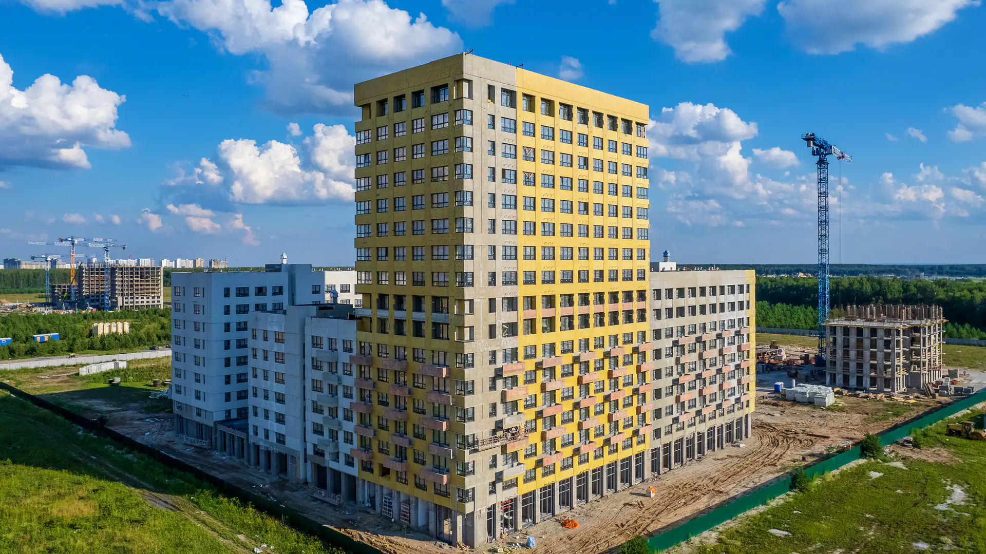 август, 2023