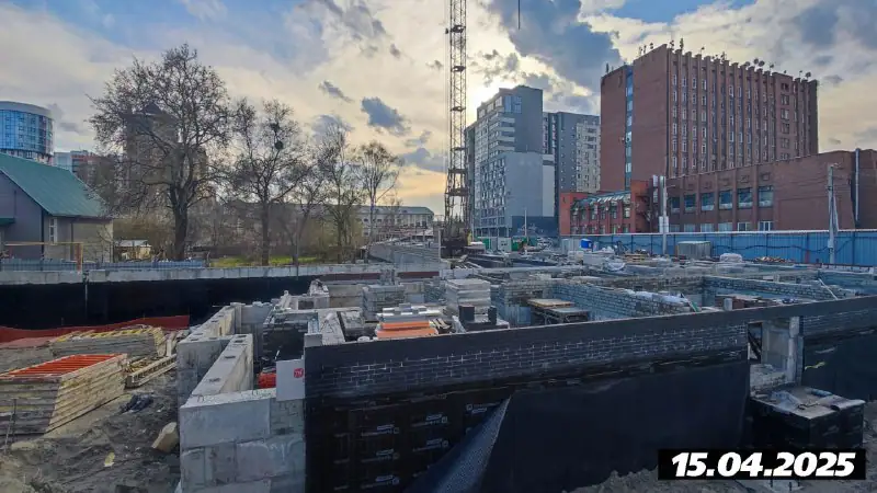 апрель, 2025