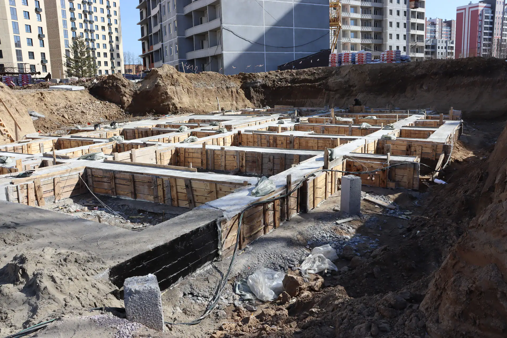 апрель, 2025