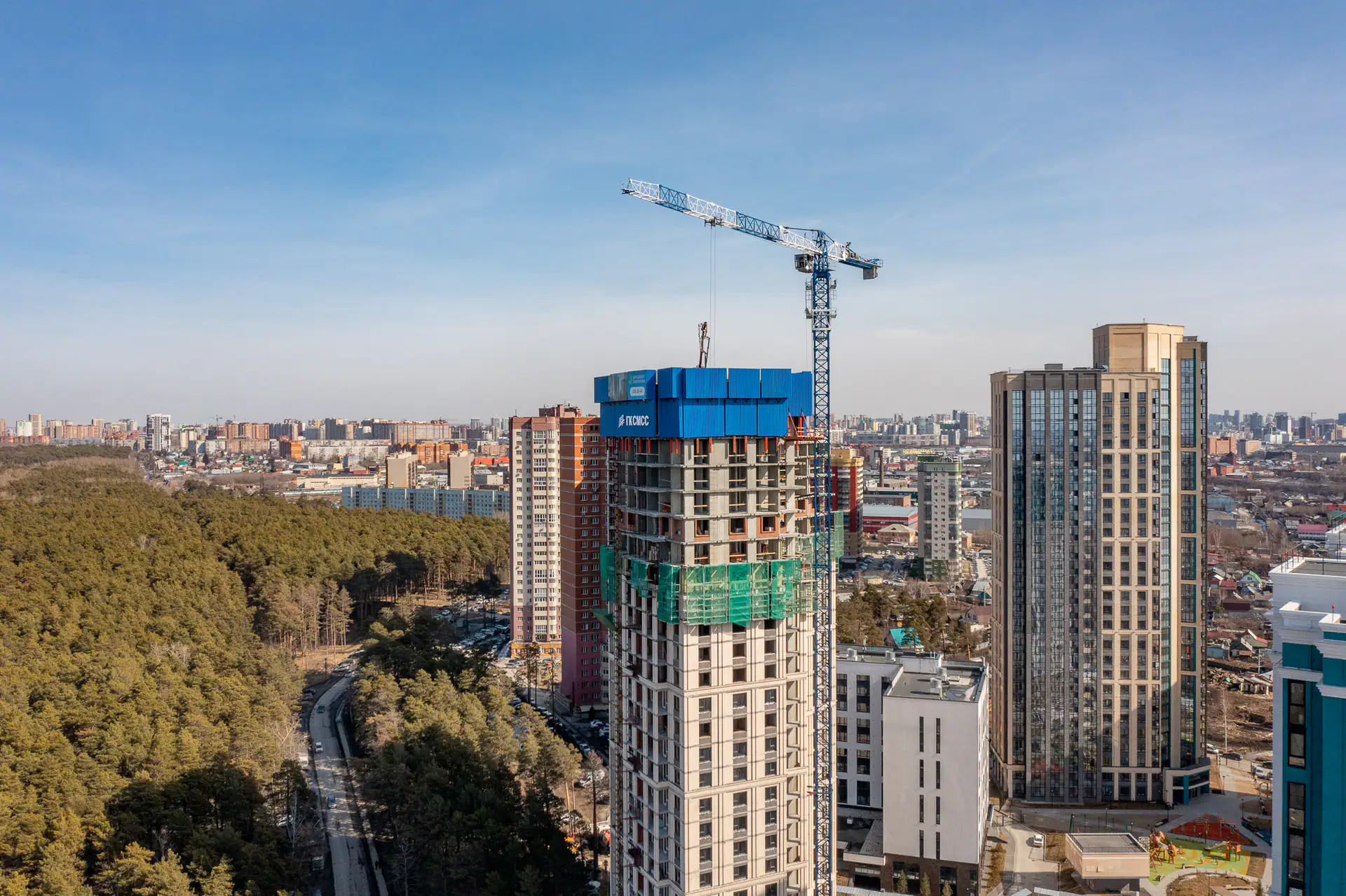 апрель, 2025