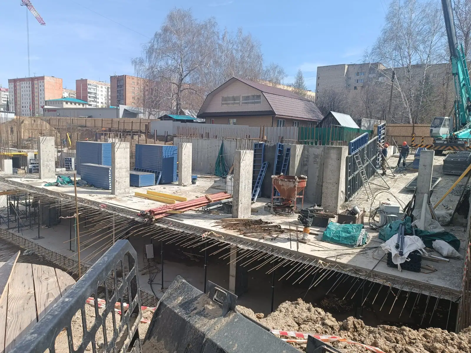 апрель, 2025