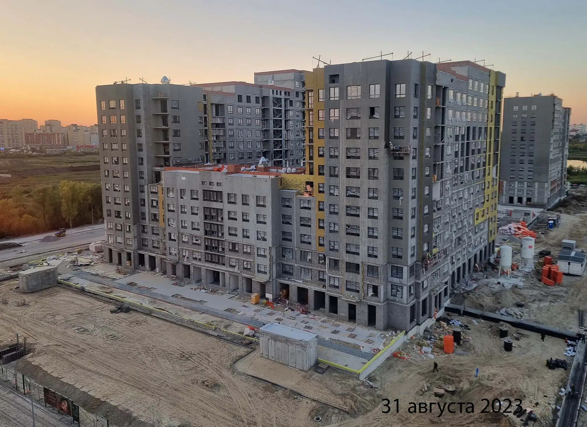 август, 2023
