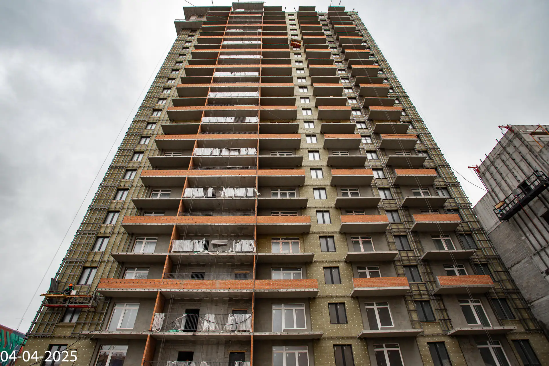апрель, 2025