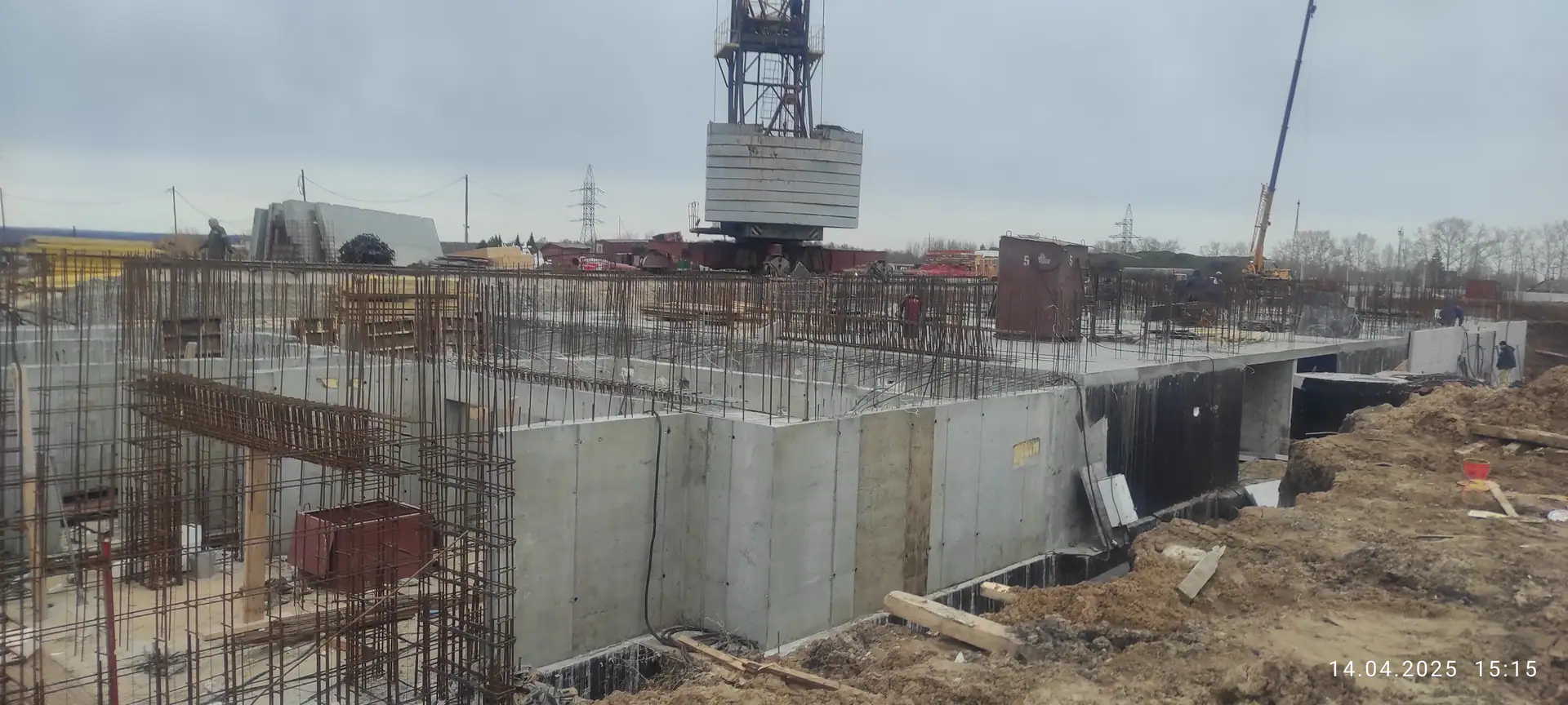 апрель, 2025