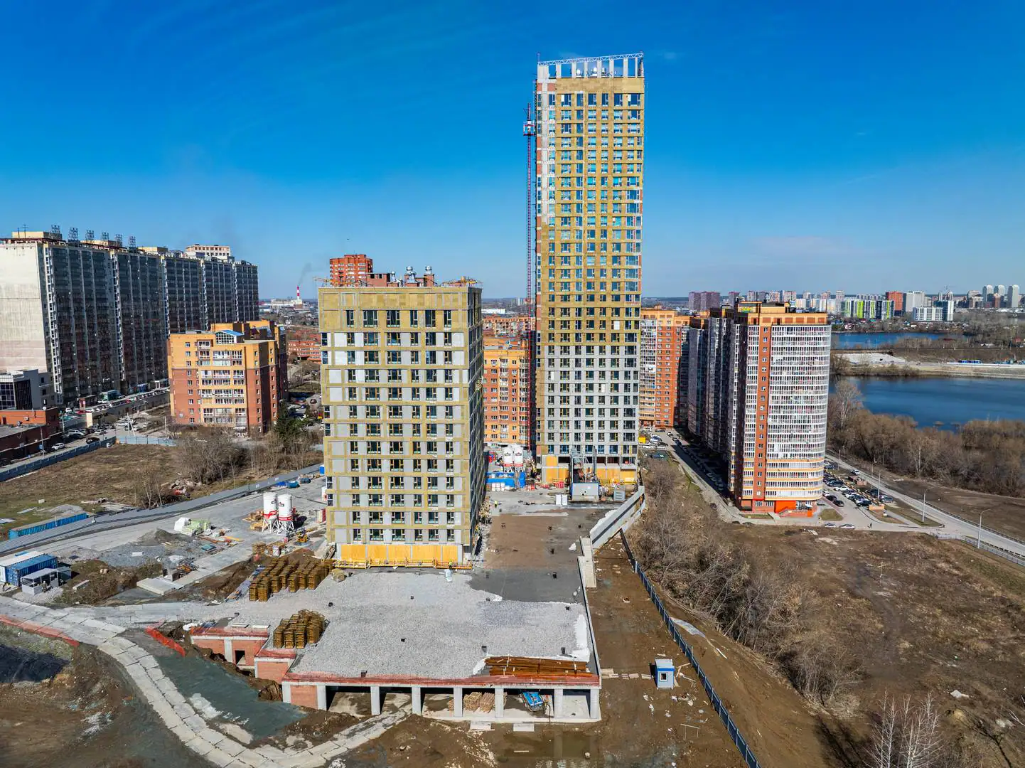 апрель, 2025
