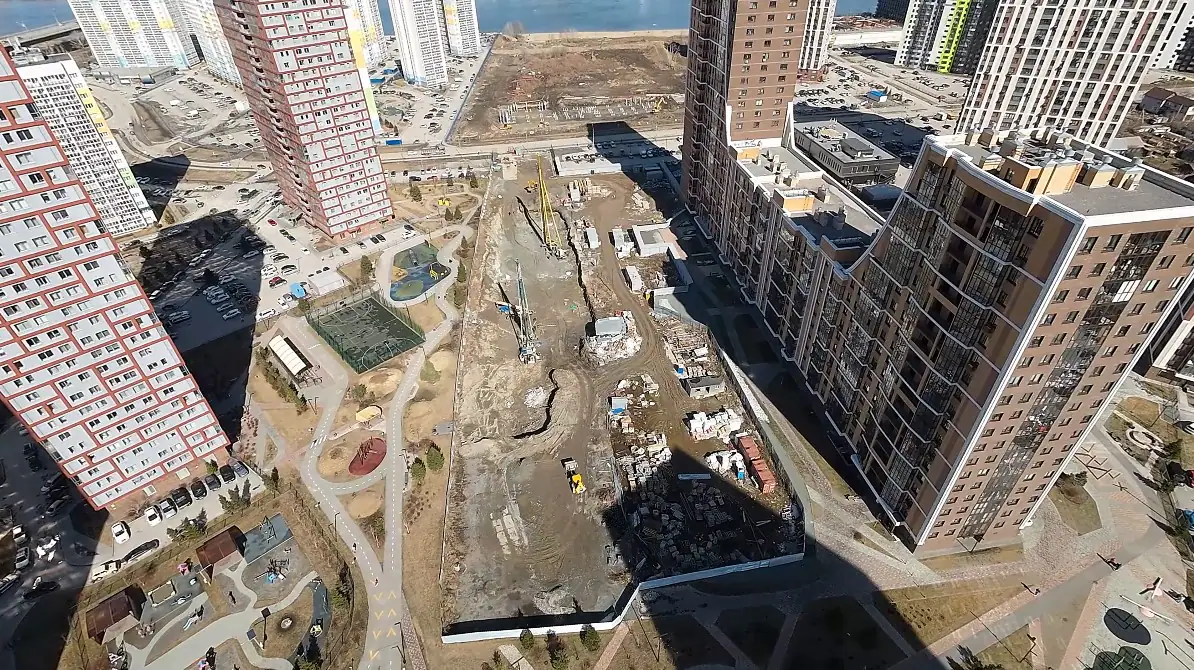 апрель, 2025