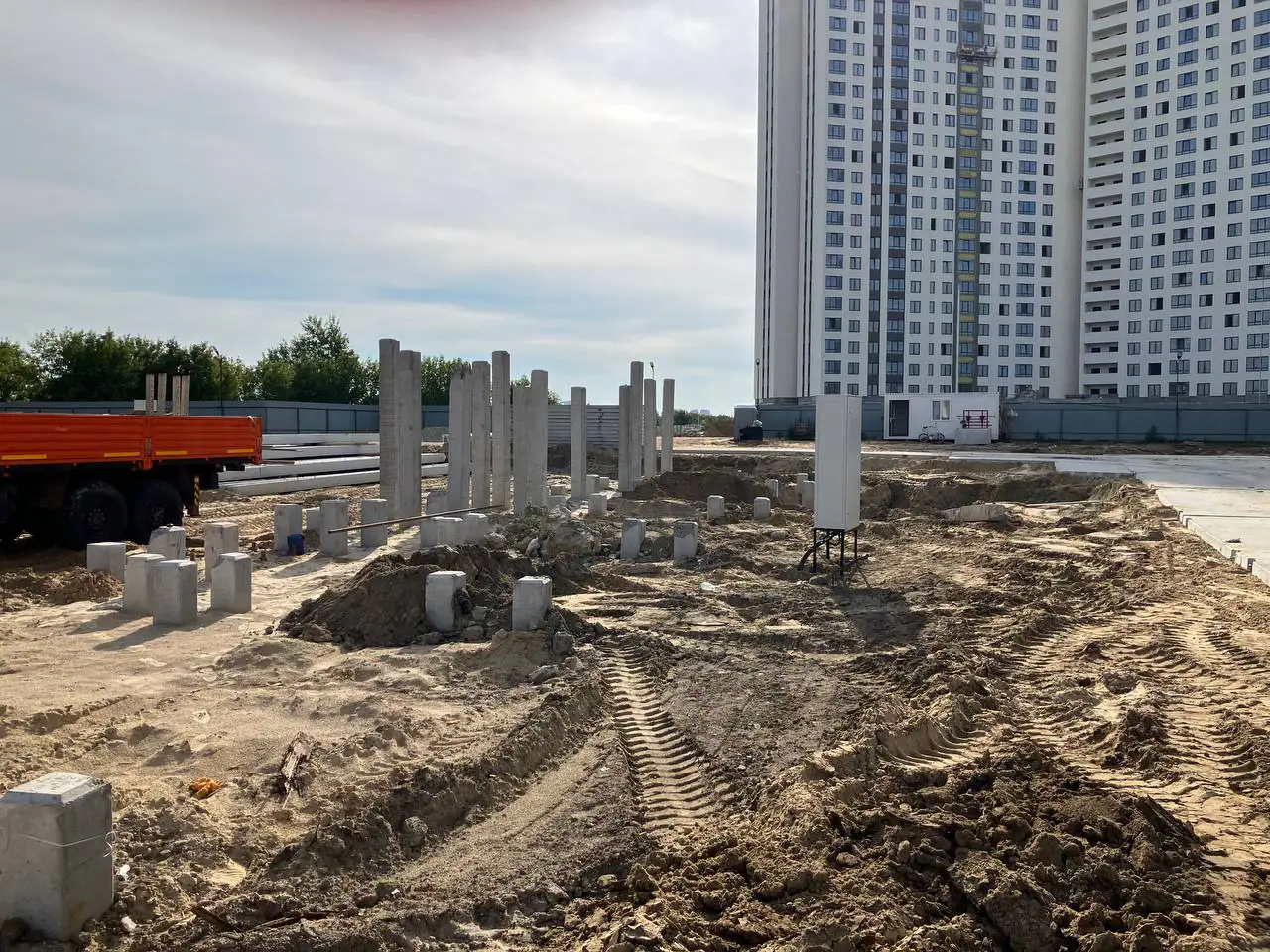 август, 2023