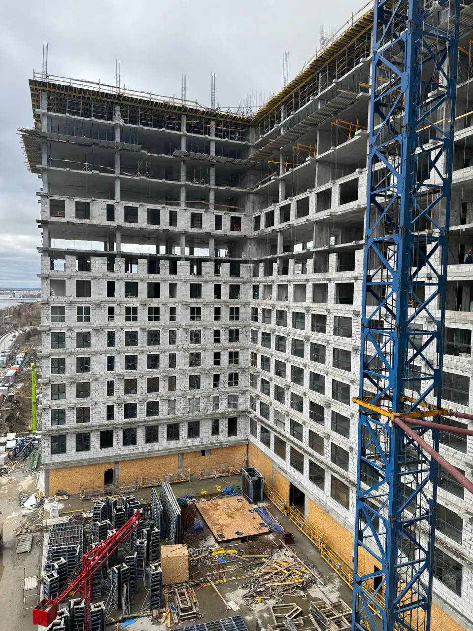 апрель, 2024
