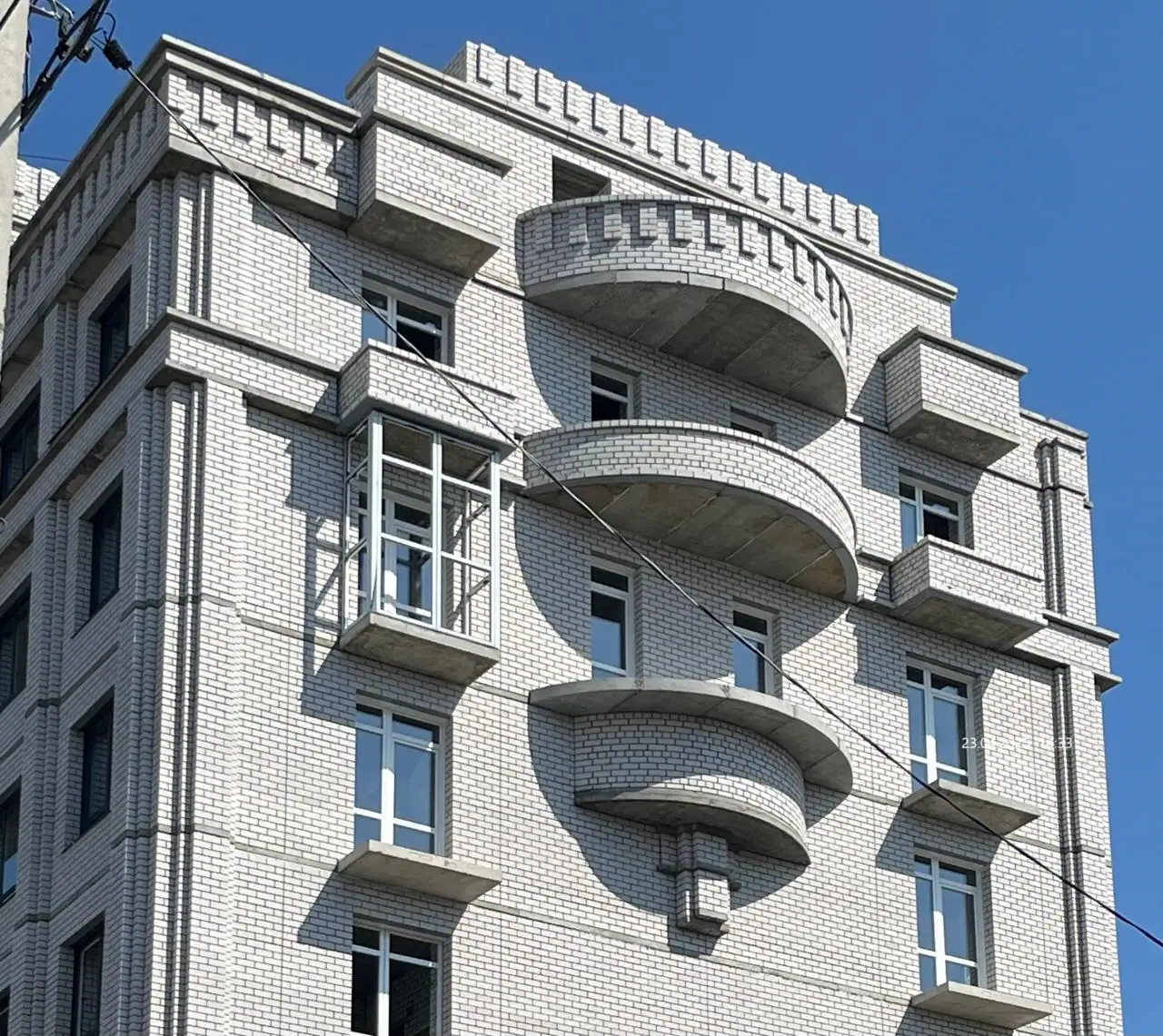 апрель, 2025